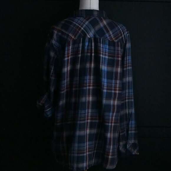Northern Reflections | Plaid Shirt w Long Roll-Up Sleeves - Picture 7 of 7